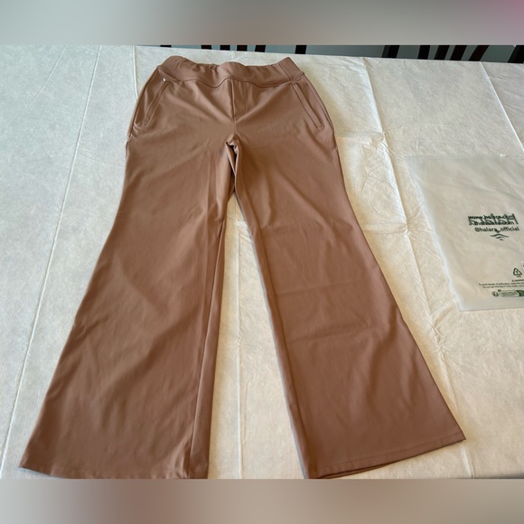HALARA Wide-Leg Pull-On Pants in Camel Brown - Picture 6 of 10